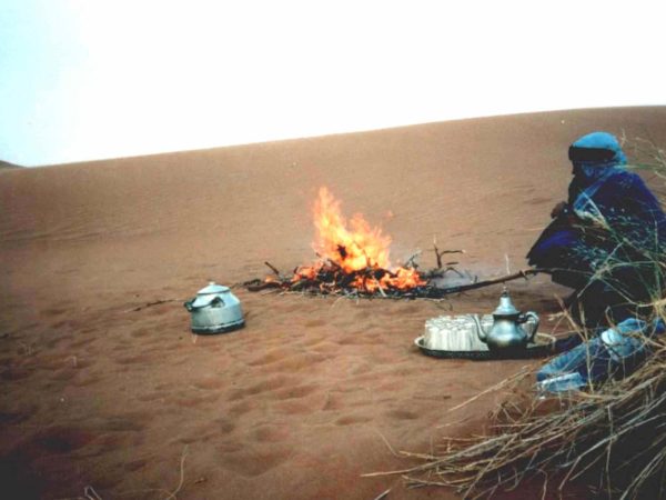 thé au milieu des dune maroc 95 Redim